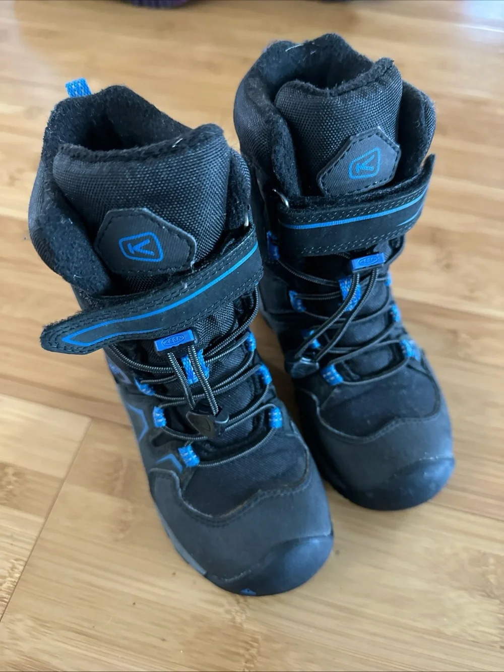 Keen Black with Blue Trim Waterproof Winter Outdoor Boot Size 8
